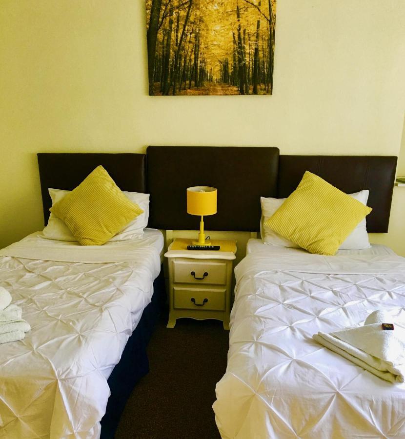 Watson Lodge Guest House غالاشيلز المظهر الخارجي الصورة