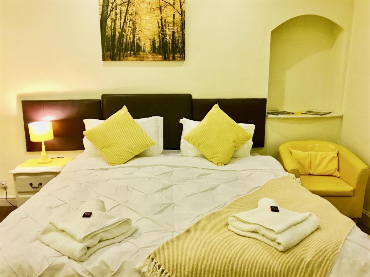 Watson Lodge Guest House غالاشيلز المظهر الخارجي الصورة