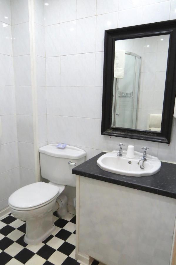 Watson Lodge Guest House غالاشيلز المظهر الخارجي الصورة