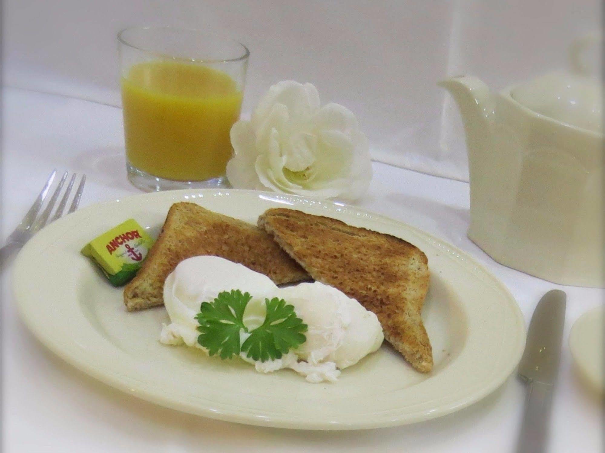 Watson Lodge Guest House غالاشيلز المظهر الخارجي الصورة